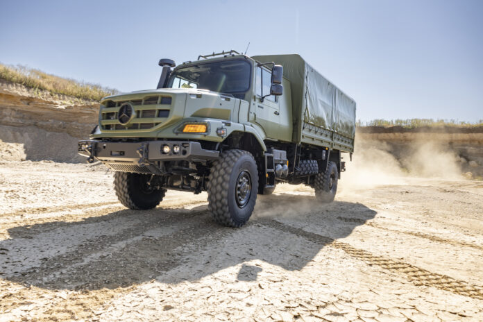 Mercedes-Benz Special Trucks erweitert Defence- Portfolio: vierachsiger Zetros mit Allradantrieb erstmals auf der Eurosatory zu sehenMercedes-Benz Special Trucks expands its defence portfolio: four-axle Zetros with all-wheel drive on show for the first t